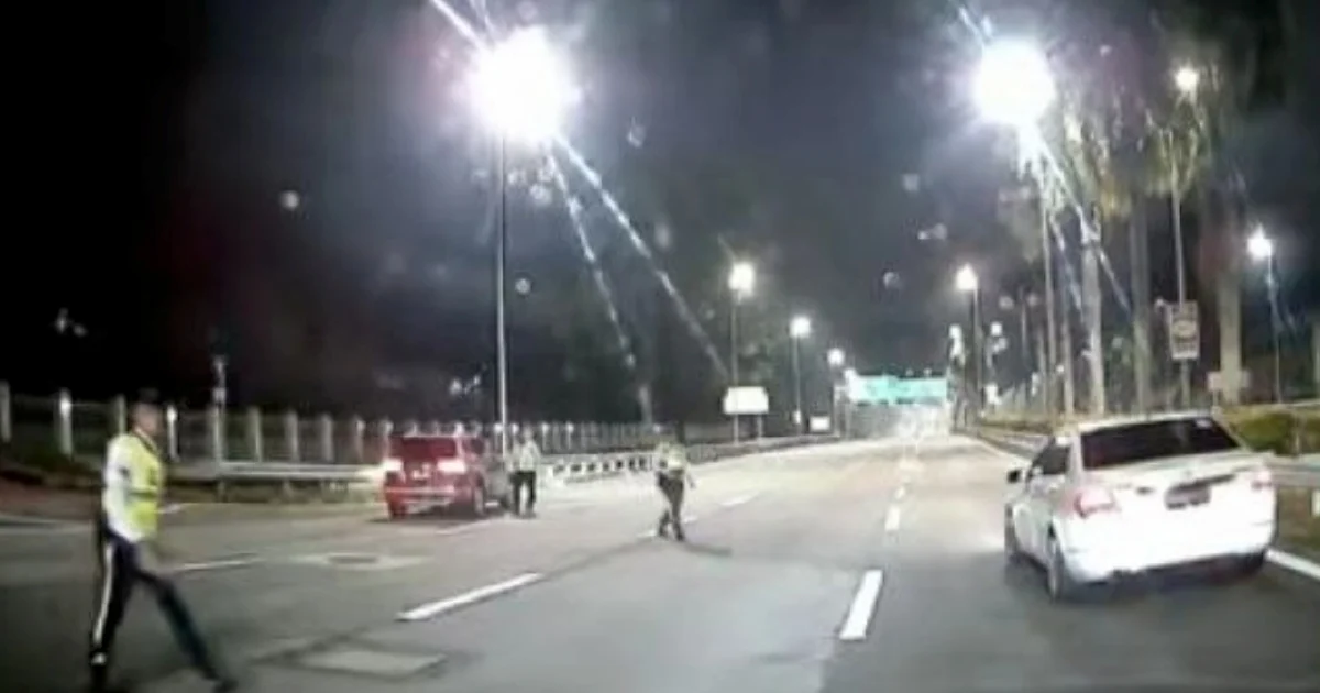 Mercedes driver arrested after crashing through police roadblock on Sprint Expressway