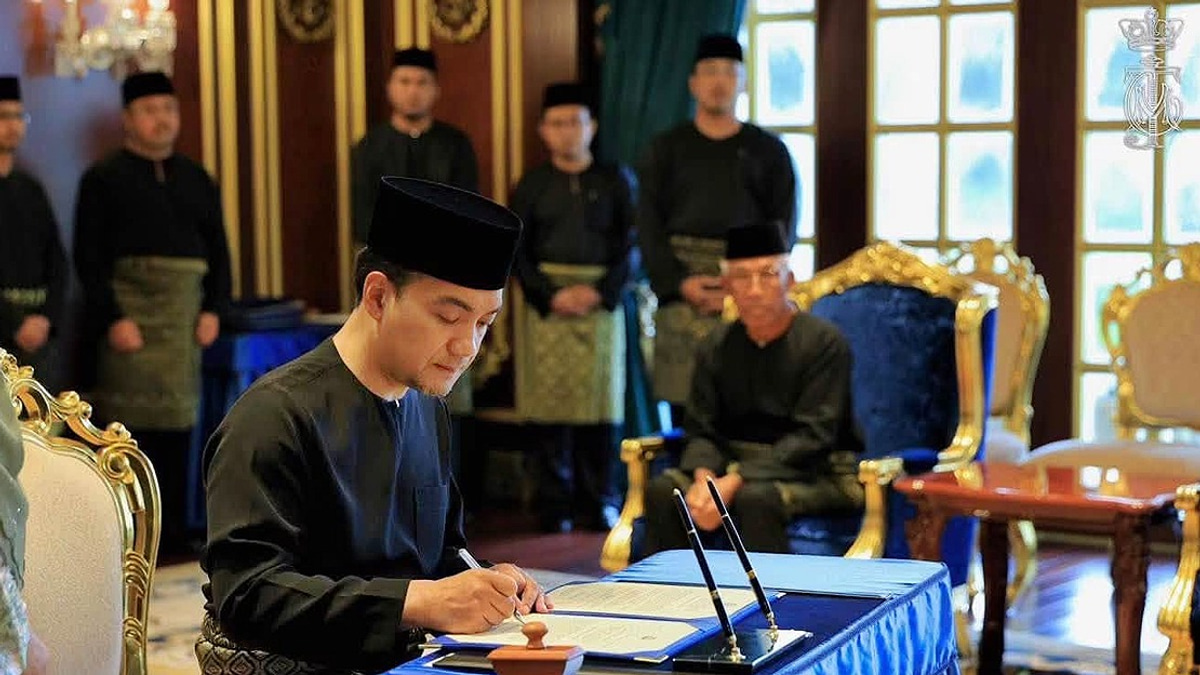 Onn Hafiz Embarks on Second Term as Johor Menteri Besar, Reinforcing Political Dynasty