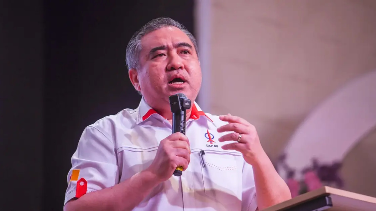 Transport Minister Loke to Petition Selangor Sultan Over LRT3 Dispute