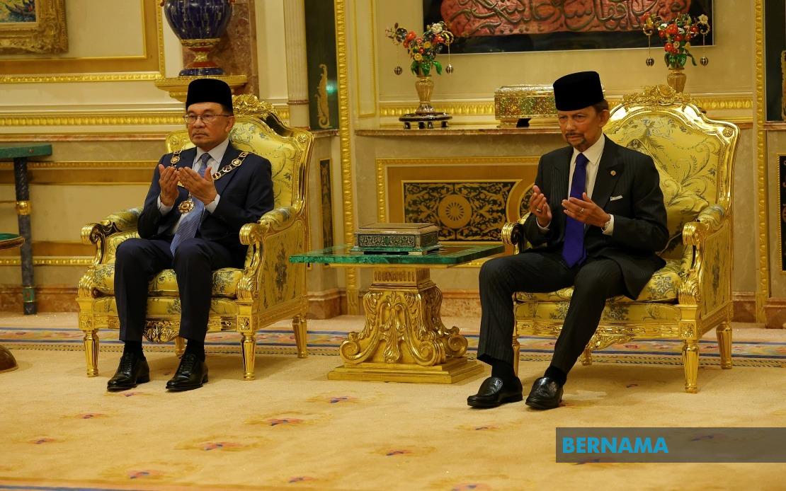 PM Anwar Conferred Brunei's Highest Royal Honour During State Visit