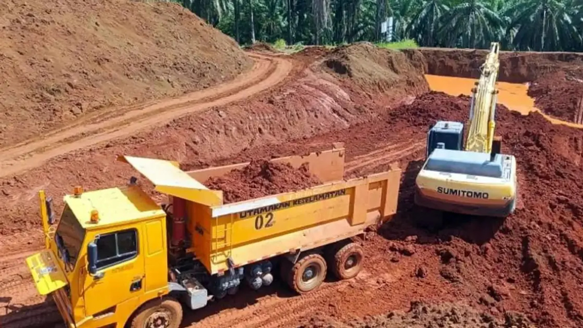 Nine arrested as authorities seize RM3.75mil in assets during Felda plantation raid