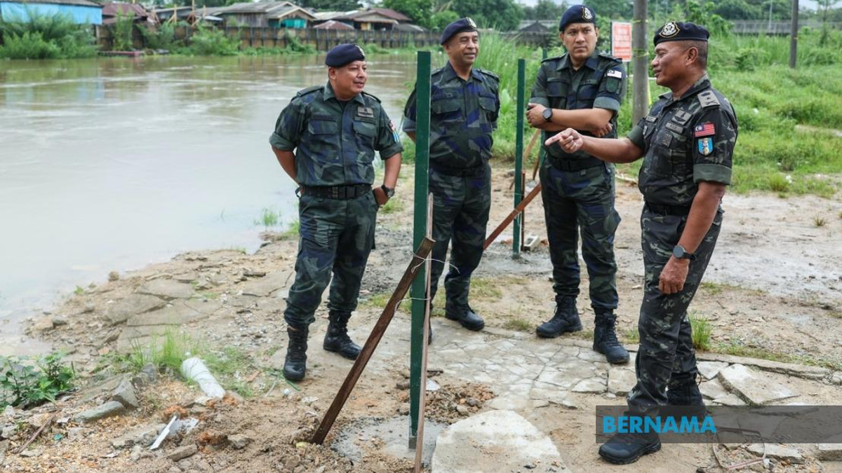 Smuggling Syndicates Adopt Smaller Group Tactics to Evade Border Controls