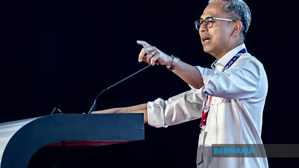 Growing Public Respect for National Flag Signals Stronger Patriotic Awareness, Says Fahmi