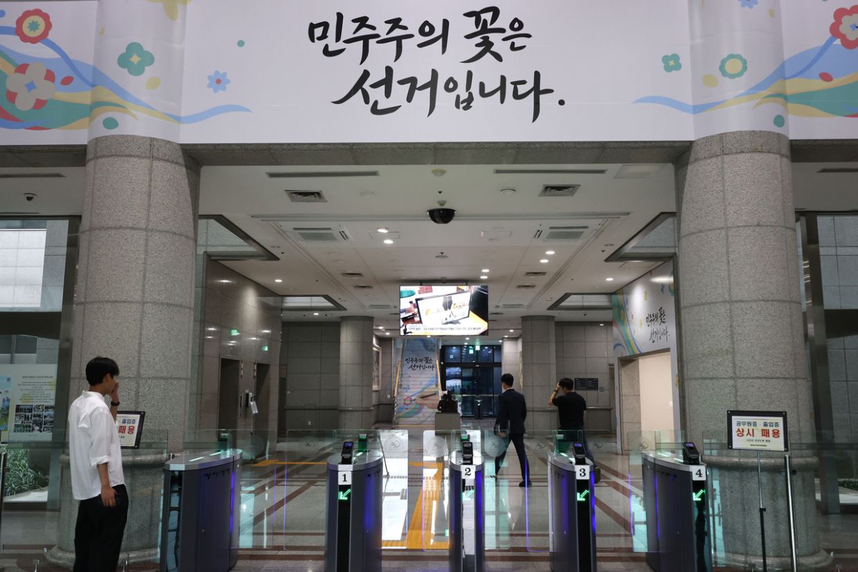 South Korea's election body under scrutiny as investigators probe data manipulation linked to June ballot crisis