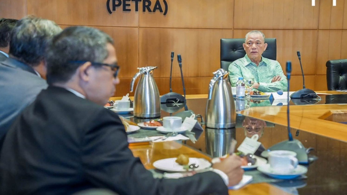 Fadillah Urges Malaysian Diplomats to Boost Strategic Ties and Economic Cooperation Abroad