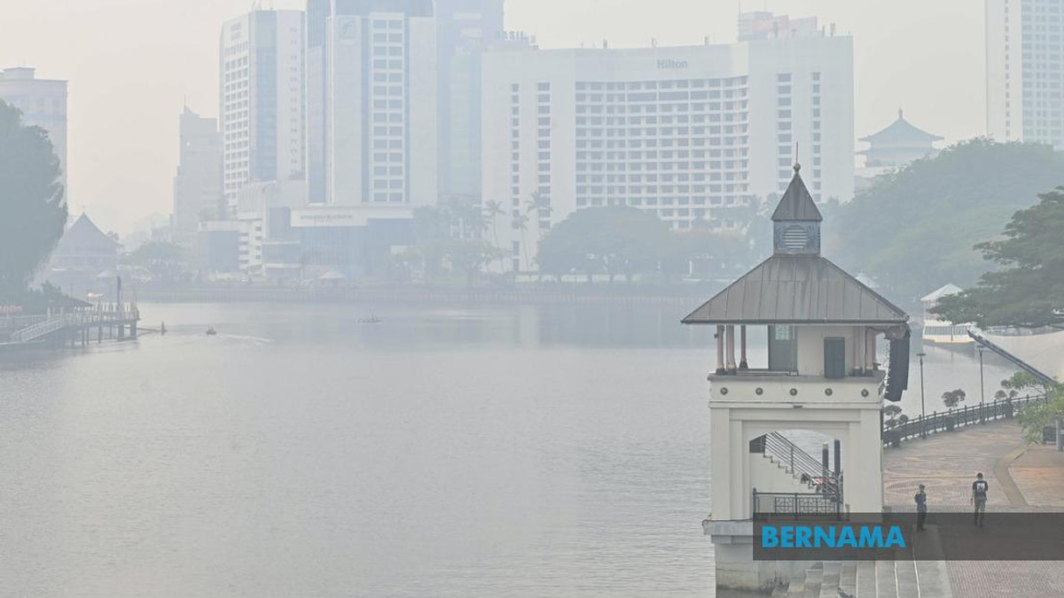 ASEAN Must Strengthen Haze Agreement With Enforceable Action Plan, Says Lee Lam Thye