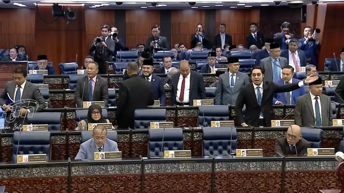 PN MPs Stage Walkout Over Special Parliament Sitting