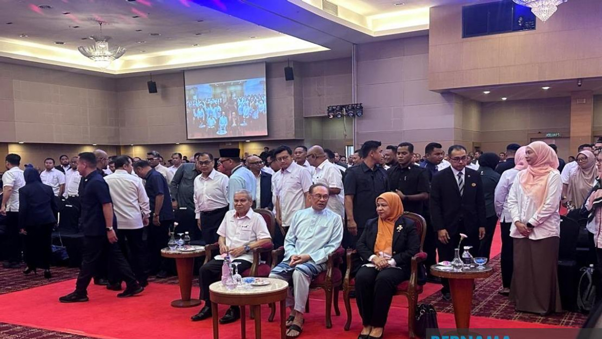 Anwar Waits for Complete FELDA Probe Report Before Public Disclosure