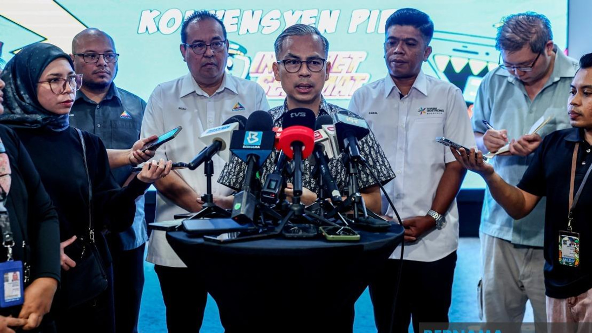 Parents Must Monitor Children's AI Relationships, Warns Fahmi Fadzil