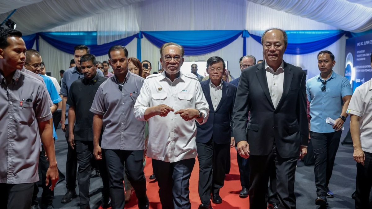 Malaysia's diplomatic balance attracts investors, Anwar says