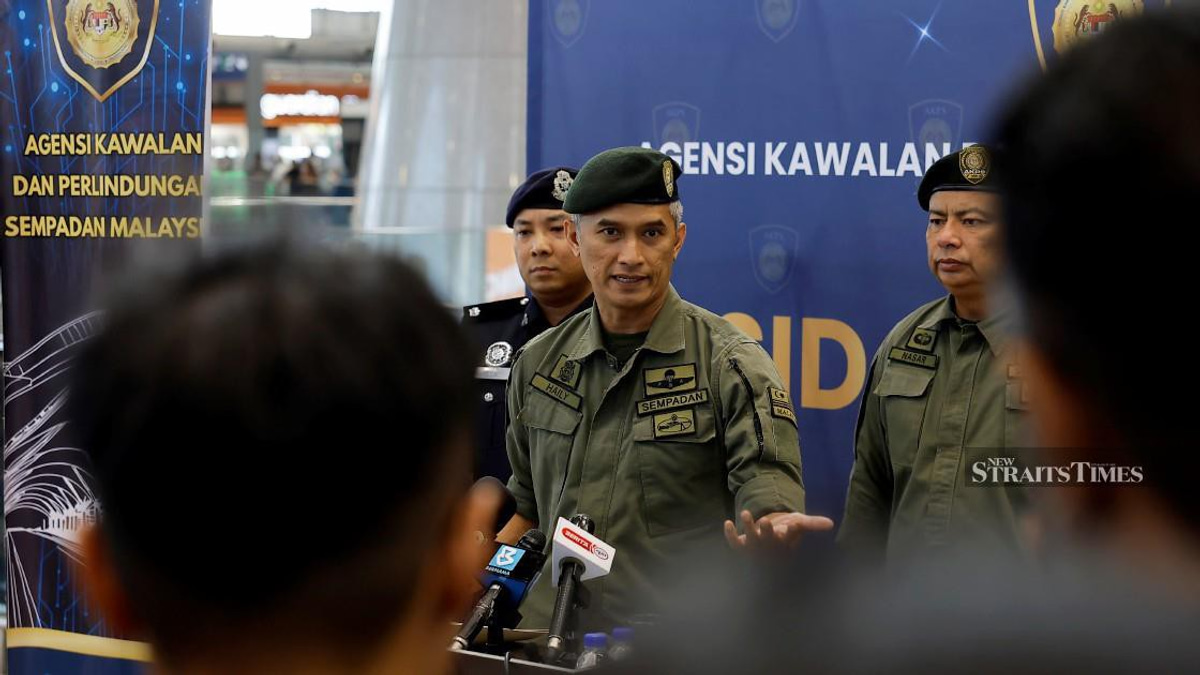 Malaysia Airlines pilot's baggage screening was handled by AVSEC, clarifies Shuhaily