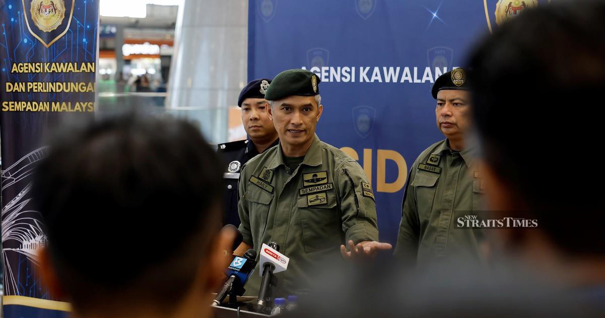 Malaysia Airlines pilot's baggage screening was handled by AVSEC, clarifies Shuhaily