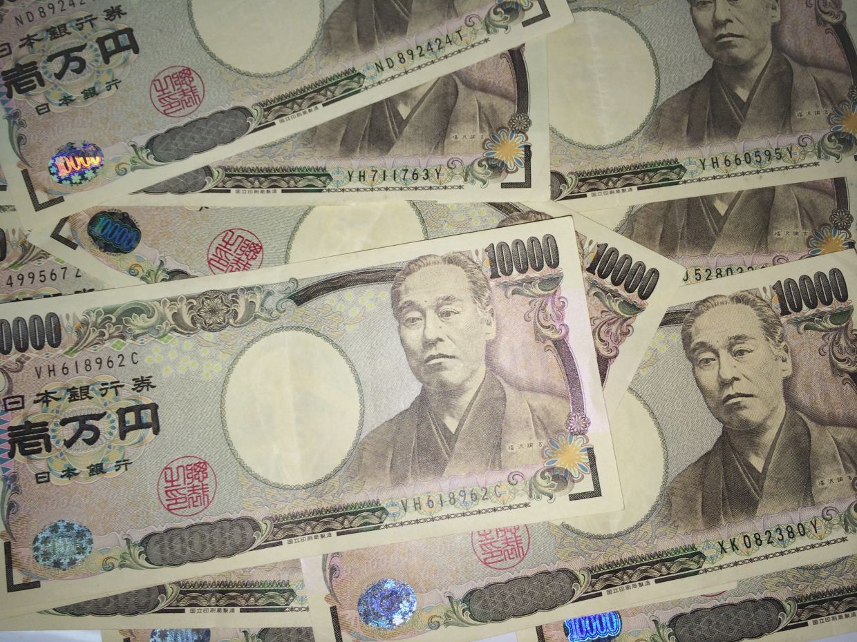Japanese Yen Approaches 40-Year Lows Despite Rate Hike, Sparking Intervention Concerns