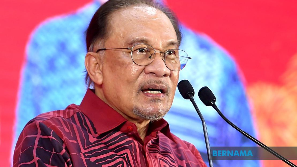 Anwar Maintains Strong Leadership Approval as Malaysians Show Cautious Optimism