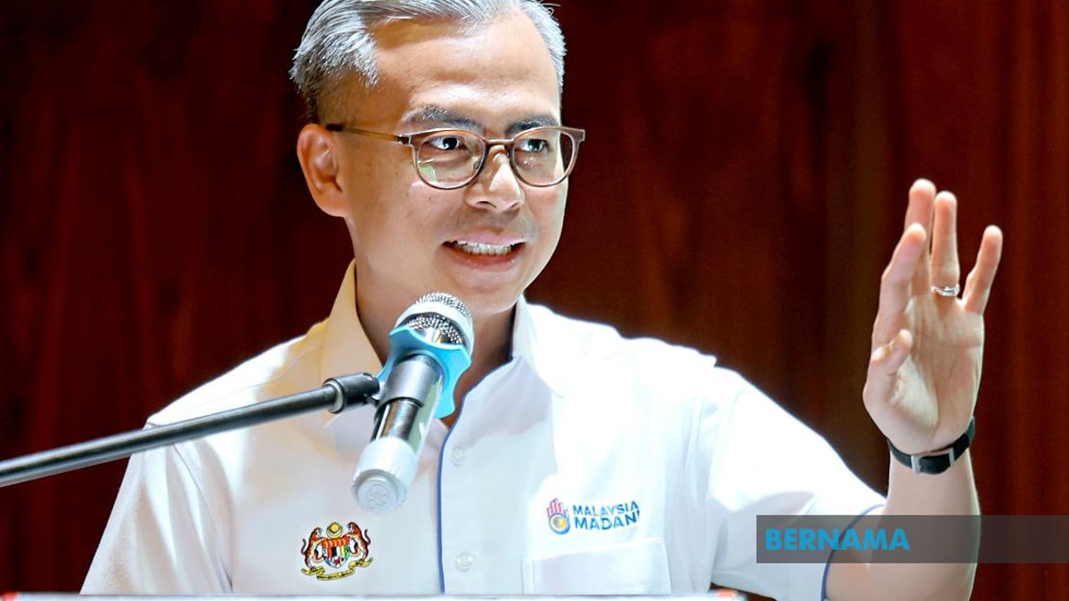 Fahmi Demands Telcos Take Action on Rural Coverage Gap as Data Sits Unused