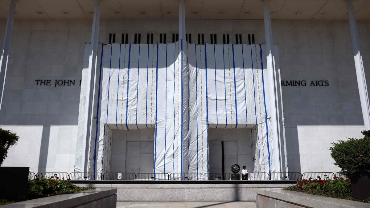 Trump Administration Raises Demolition Threat Over Kennedy Center Renovation Dispute