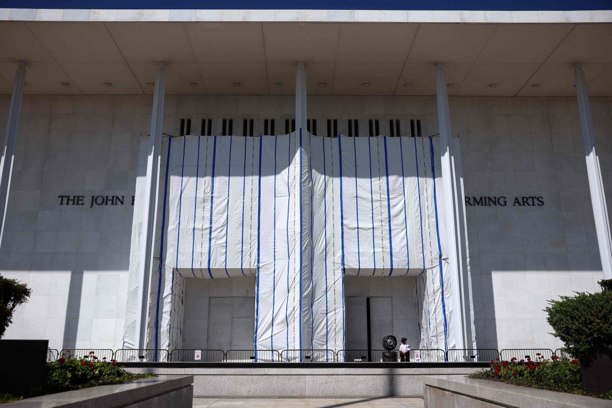 Trump Administration Raises Demolition Threat Over Kennedy Center Renovation Dispute