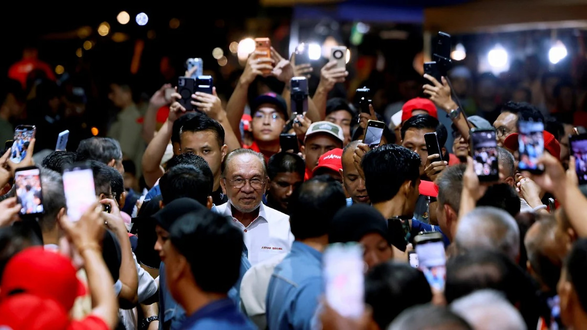 Anwar Declares End to Cronyism and Plunder in New Political Era