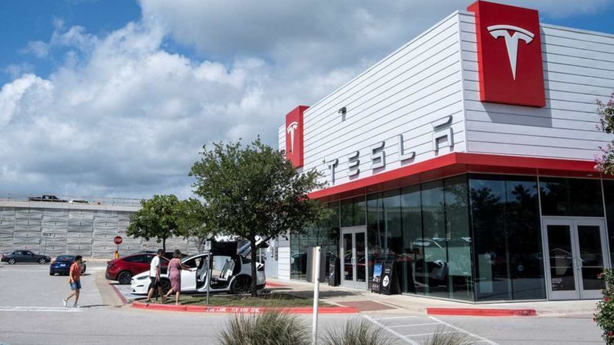 US Safety Board Opens Investigation into Fatal Tesla Crash in Texas Home