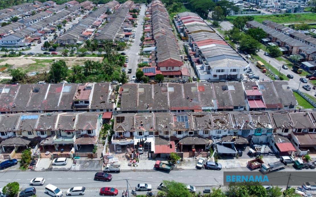 Police Cordon Off Storm-Ravaged Bercham Neighbourhoods to Combat Looting