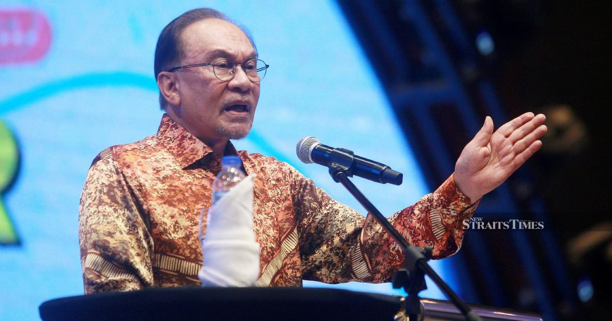 Anwar Dismisses Political Revenge Claims in Tabung Haji and Felda Investigations