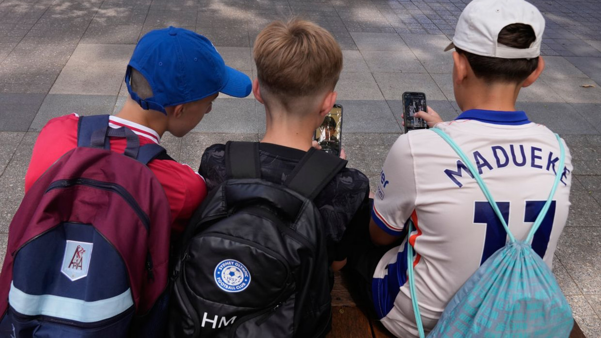 Australia Moves to Tighten Social Media Age Ban After Early Signs of Failure