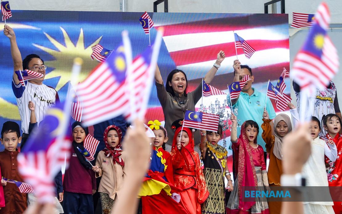Deputy Communications Minister Teo Nie Ching Rejects Claims Linking Her to Gang Activity