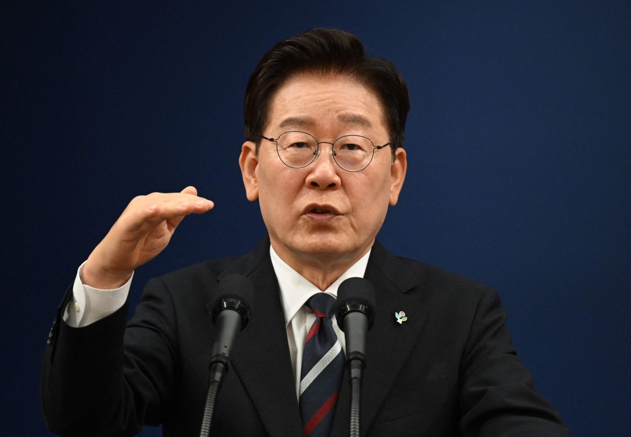 South Korean President Lee's approval rating turns negative for first time since taking office
