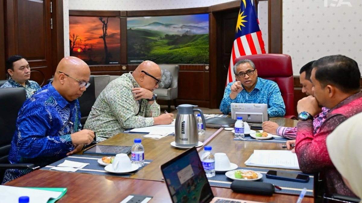 Malaysia's Top Civil Servant Orders Swift Fixes for University Malaya Medical Centre Service Failures