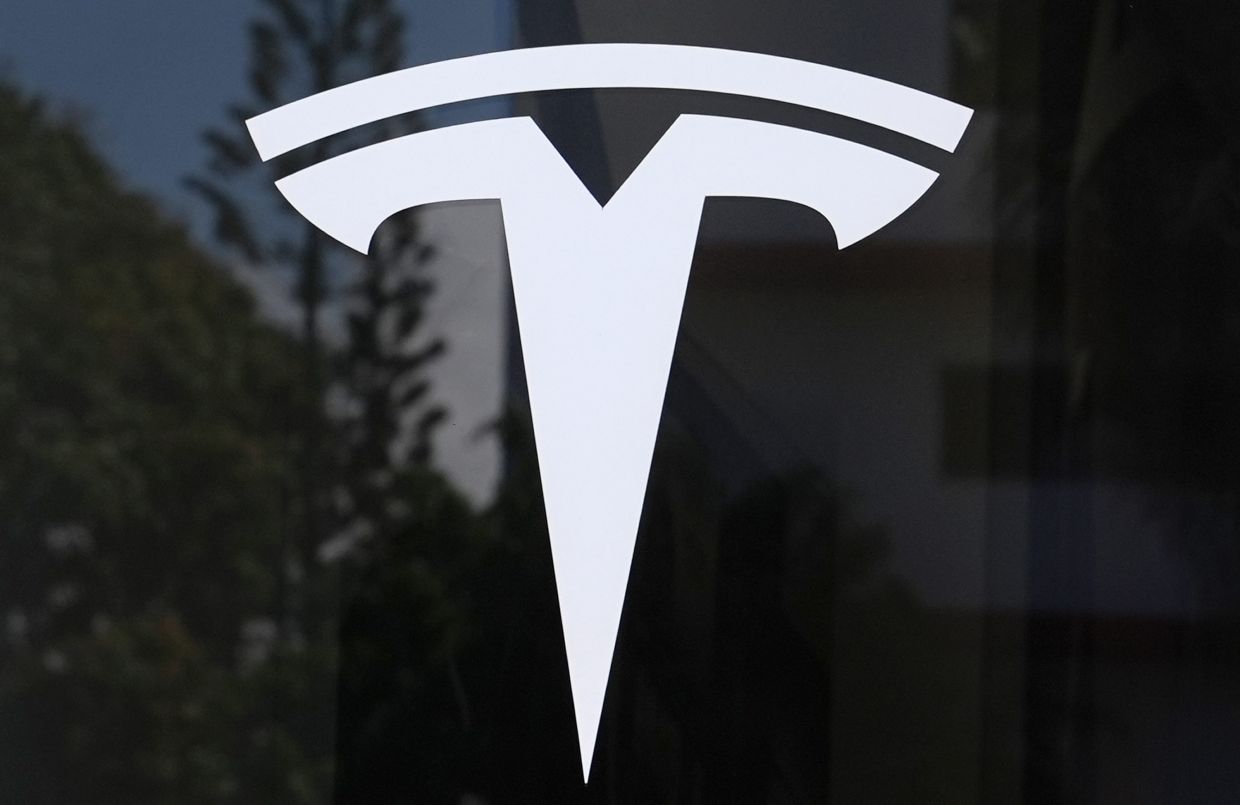 US Safety Board Clears Tesla's Self-Driving in Fatal Crash, but Broader Probe Continues