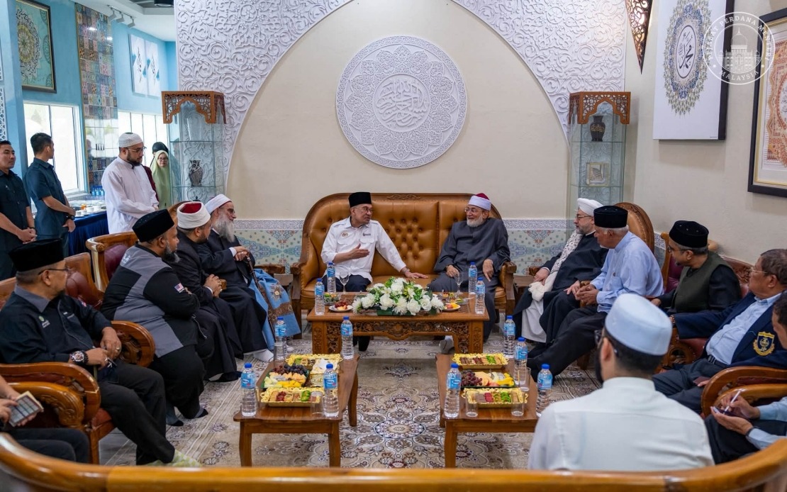 Anwar Ibrahim Meets with Three Leading Islamic Scholars During Malaysia Visit