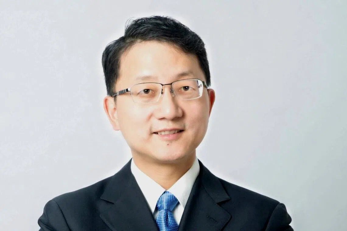 New Chinese ambassador to Australia strikes conciliatory tone with public bus ride to Canberra