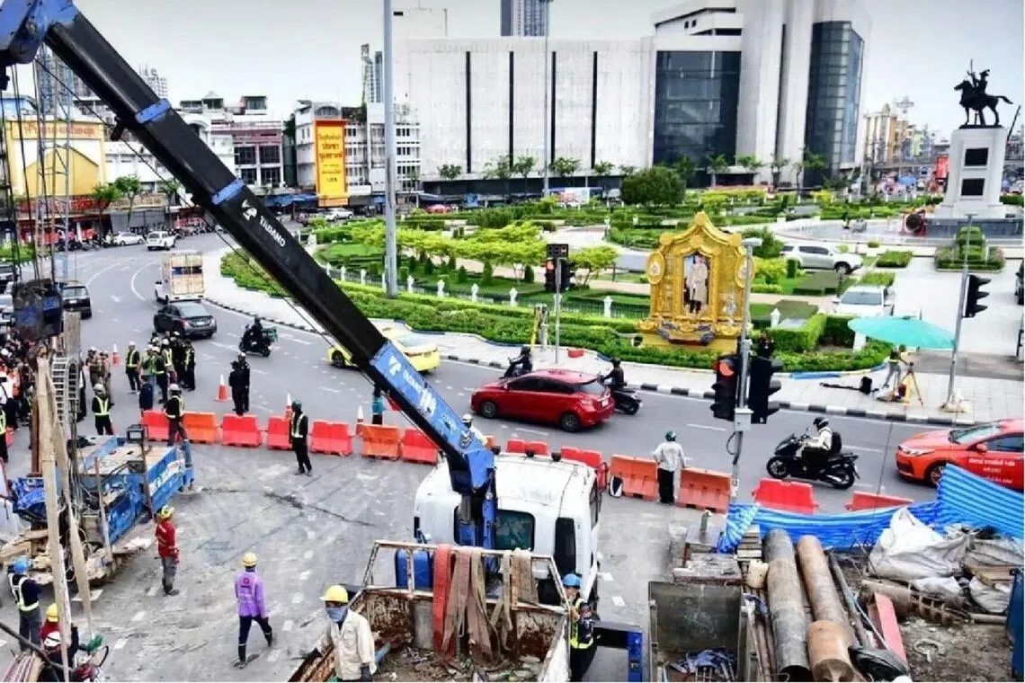 Bangkok subway construction leak forces evacuation of 60 residents, road closure near Wongwian Yai