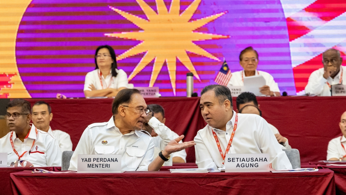 Anwar Calls on Melaka DAP to Stay Committed to State Government Until Election