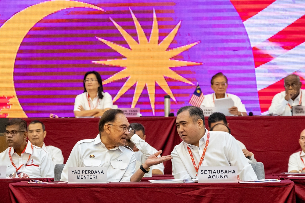 Anwar Calls on Melaka DAP to Stay Committed to State Government Until Election