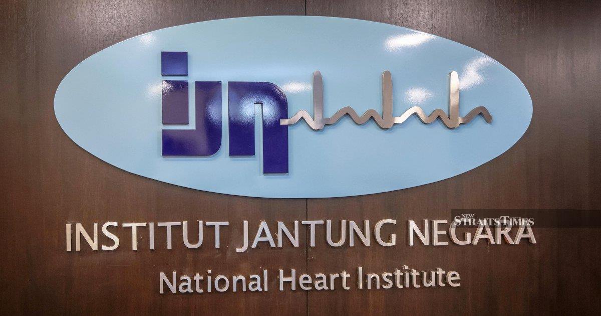 Anwar and Wan Azizah Pay Hospital Visit to Fadillah and Ismail Sabri