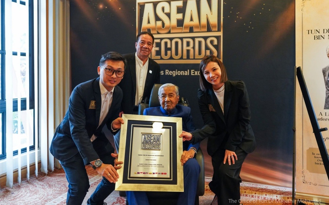 Dr Mahathir and Dr Siti Hasmah Achieve Trio of Historic Centenarian Records