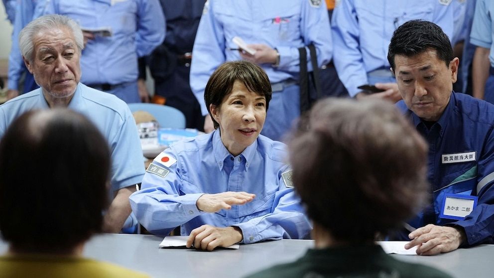 Japan's PM Visits Quake-Hit Kumamoto as Heat Compounds Disaster Recovery Challenges