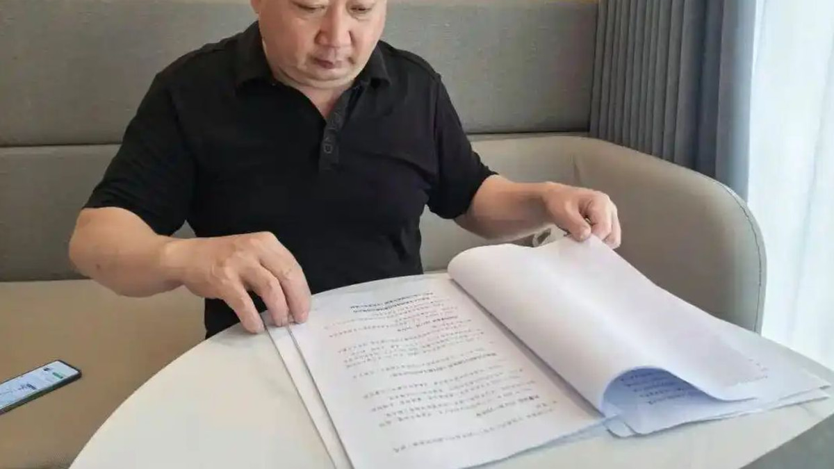 Chinese Father Sues Gaming Giants Over Son's Addiction, Seeks Regulatory Enforcement