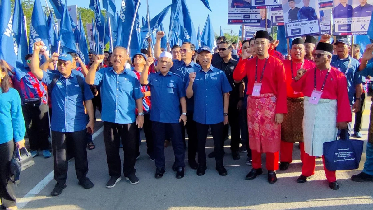 Muhyiddin throws weight behind Bersatu candidate Sahruddin in Bukit Kepong campaign