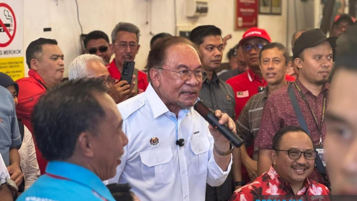 Malaysia and Singapore to Deploy Digital Border System by January, PM Anwar Says