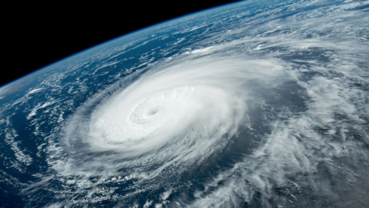 China Escalates Typhoon Alert as Dolphin Nears Eastern Coast