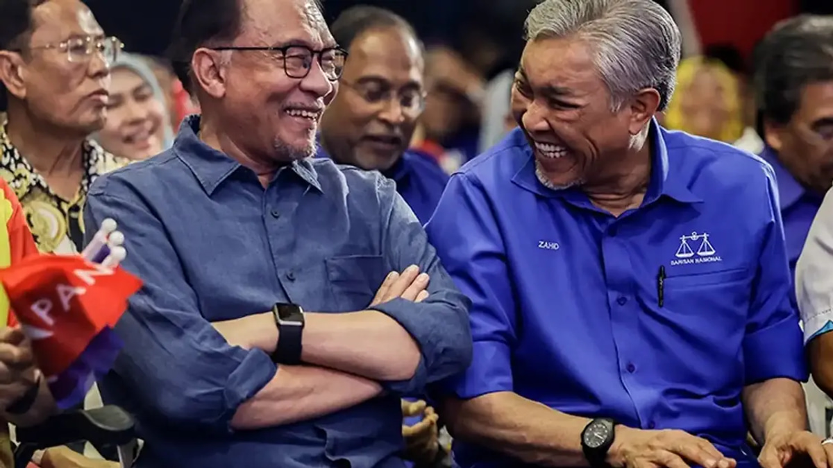 Zahid Counters Anwar's Poem with Verse of His Own, Reaffirms BN's Unity Government Commitment