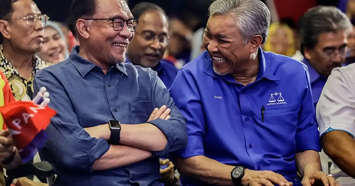 Zahid Counters Anwar's Poem with Verse of His Own, Reaffirms BN's Unity Government Commitment