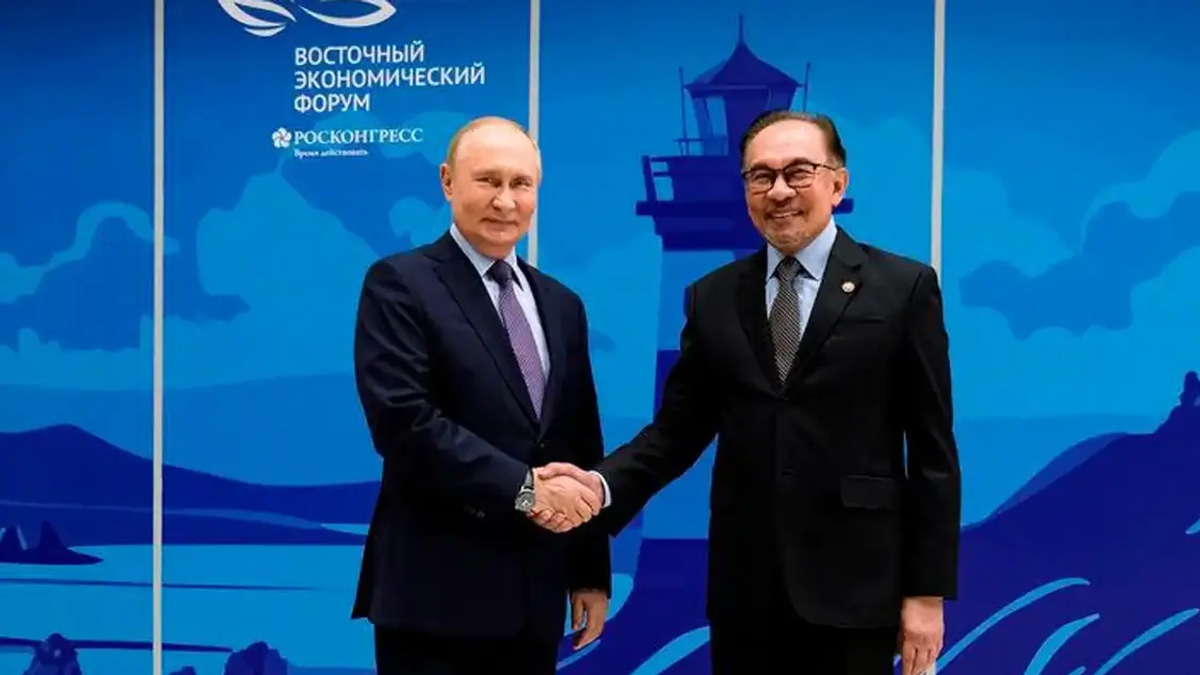 Anwar Ibrahim to Discuss Malaysia's Fuel Supply in Talks with Putin During Russia Visit