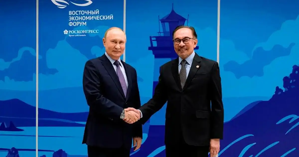 Anwar Ibrahim to Discuss Malaysia's Fuel Supply in Talks with Putin During Russia Visit