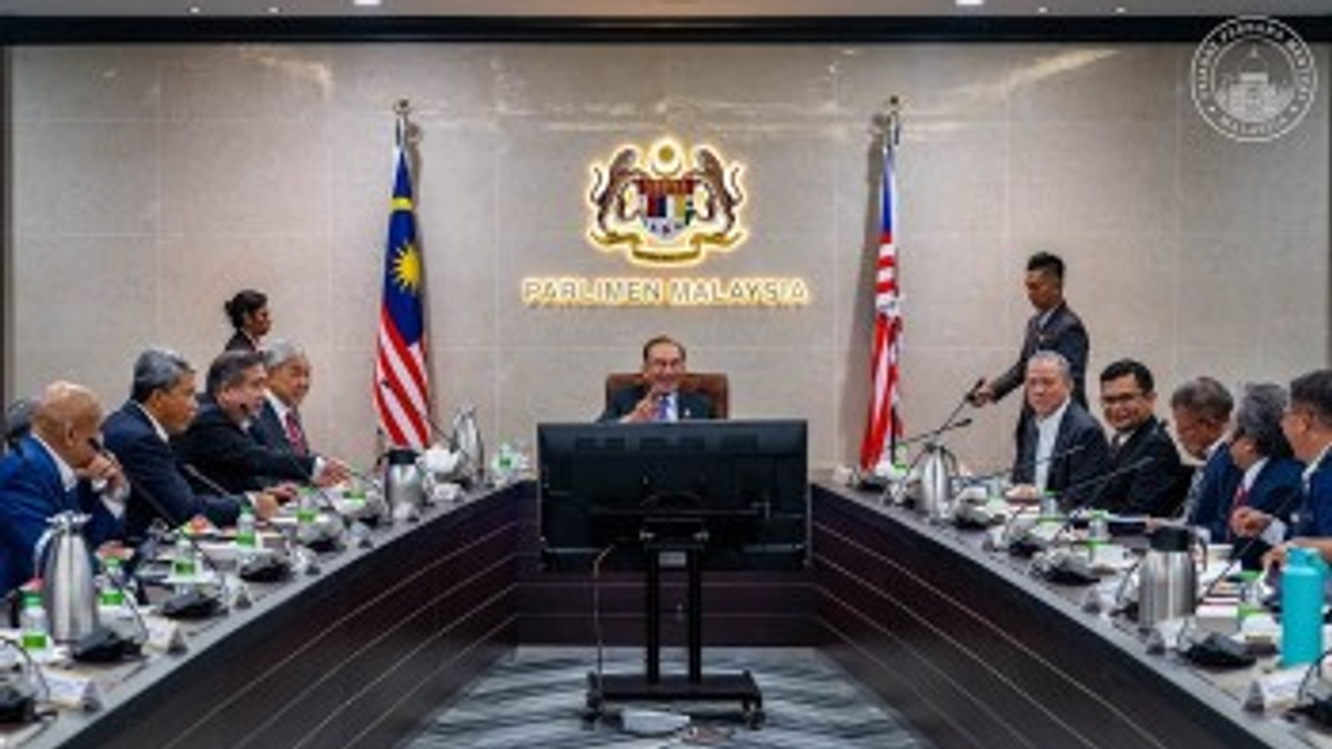Malaysia To Engage Manufacturers On Supply Chain Cost Pressures, Says Anwar