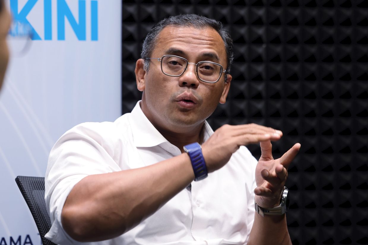 Selangor MB Calls for Compassionate Approach to Stray Dog Control Amid Public Safety Concerns