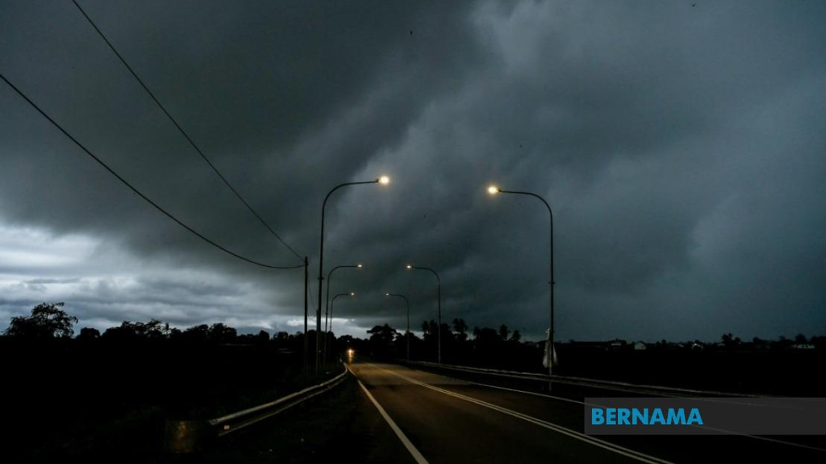 MetMalaysia Issues Thunderstorm Alert Across Six States and Labuan