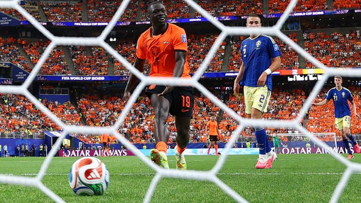 Brobbey's Double Strike Positions Him as Future Dutch Lead Attacker